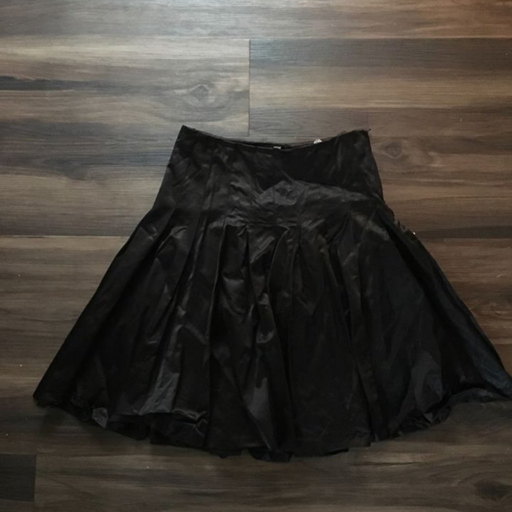 H&M Gorgeous Black Rayon Skirt | Size 6
